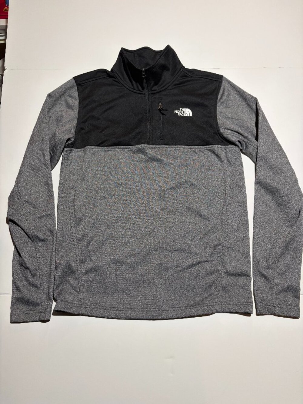 The North Face Boys Quarter Zip Pullover size small dark gray/black